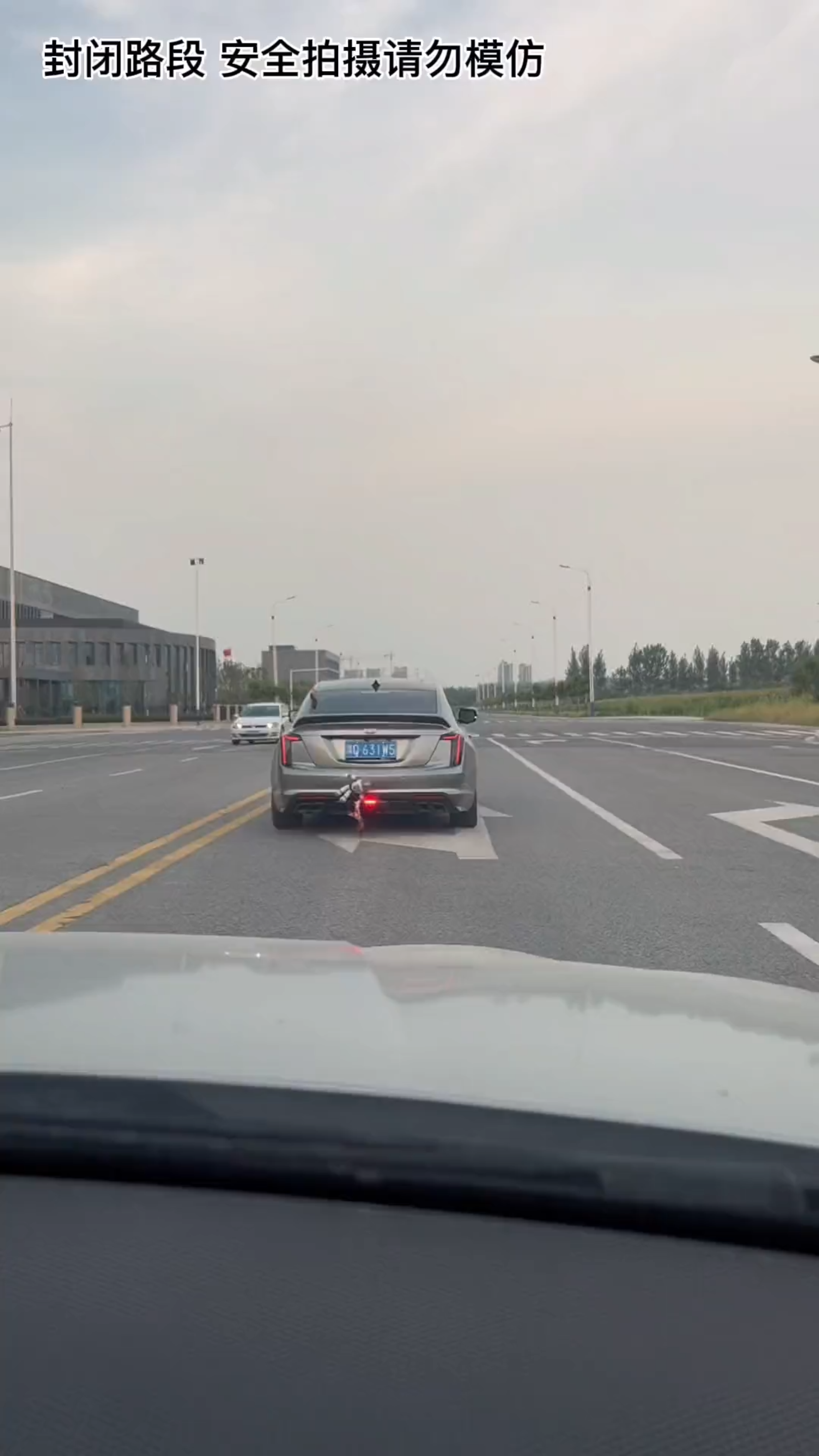 不懂就问这是什么车有点好看，点进...