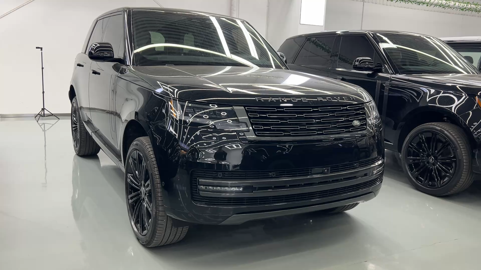 黑色内饰性价比非常高的25款路虎揽...