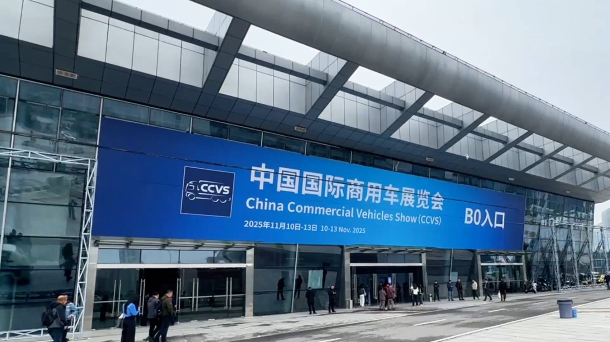 2025年武汉车展现场，东风轻型车全...