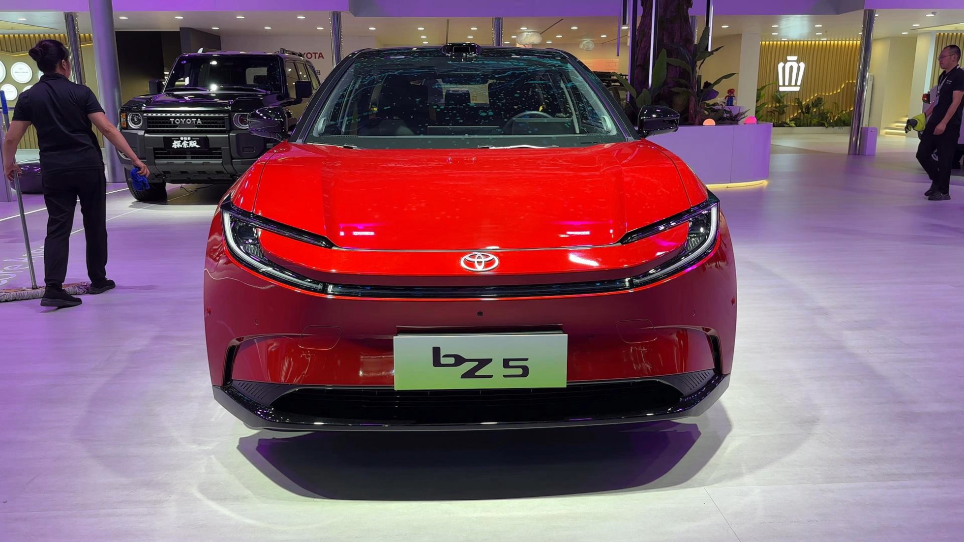 2025款丰田bZ5高清实拍，外观与内饰...