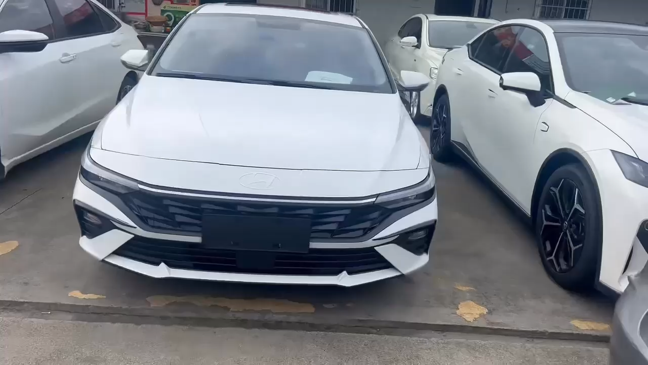 23款现代 伊兰特 1.5L